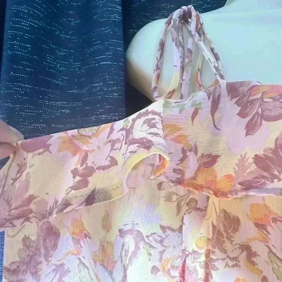 Rewind Juniors Women’s Floral Cold Shoulder Cut Out Dress - Picture 5 of 15